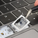 Imagen para el artículo titulado Apple planea abandonar el polémico diseño de teclado de sus MacBook, según rumores